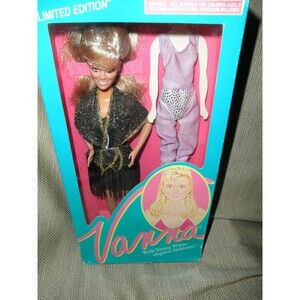 NEW 1990 VINTAGE, by THE HOME SHOPPING CLUB, VANNA WHITE, BLACK GOLD SHAWL